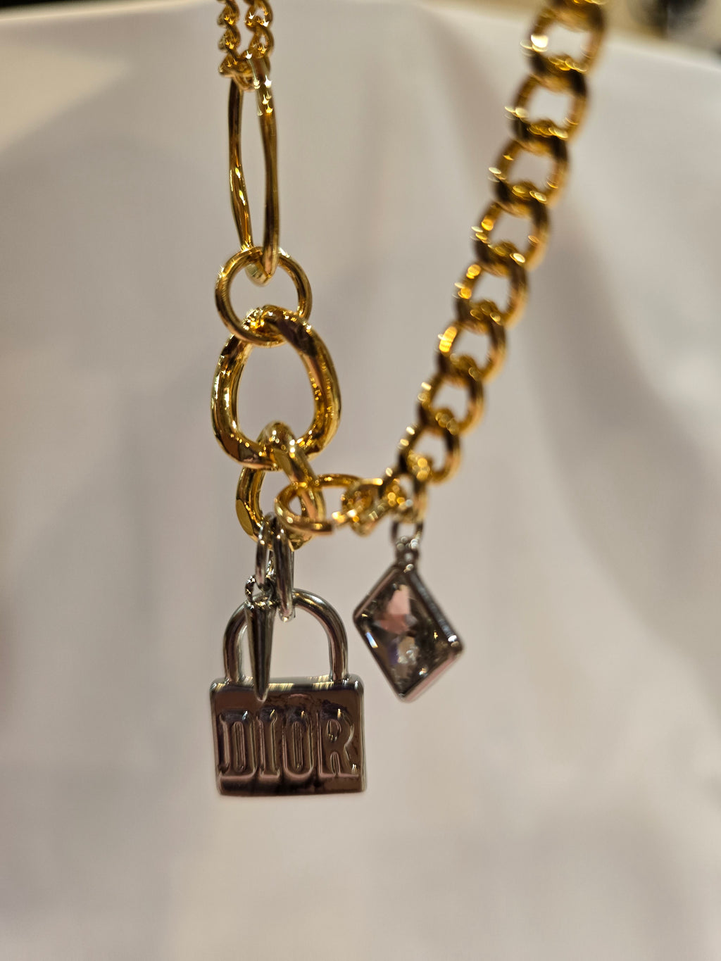 DI0R necklace