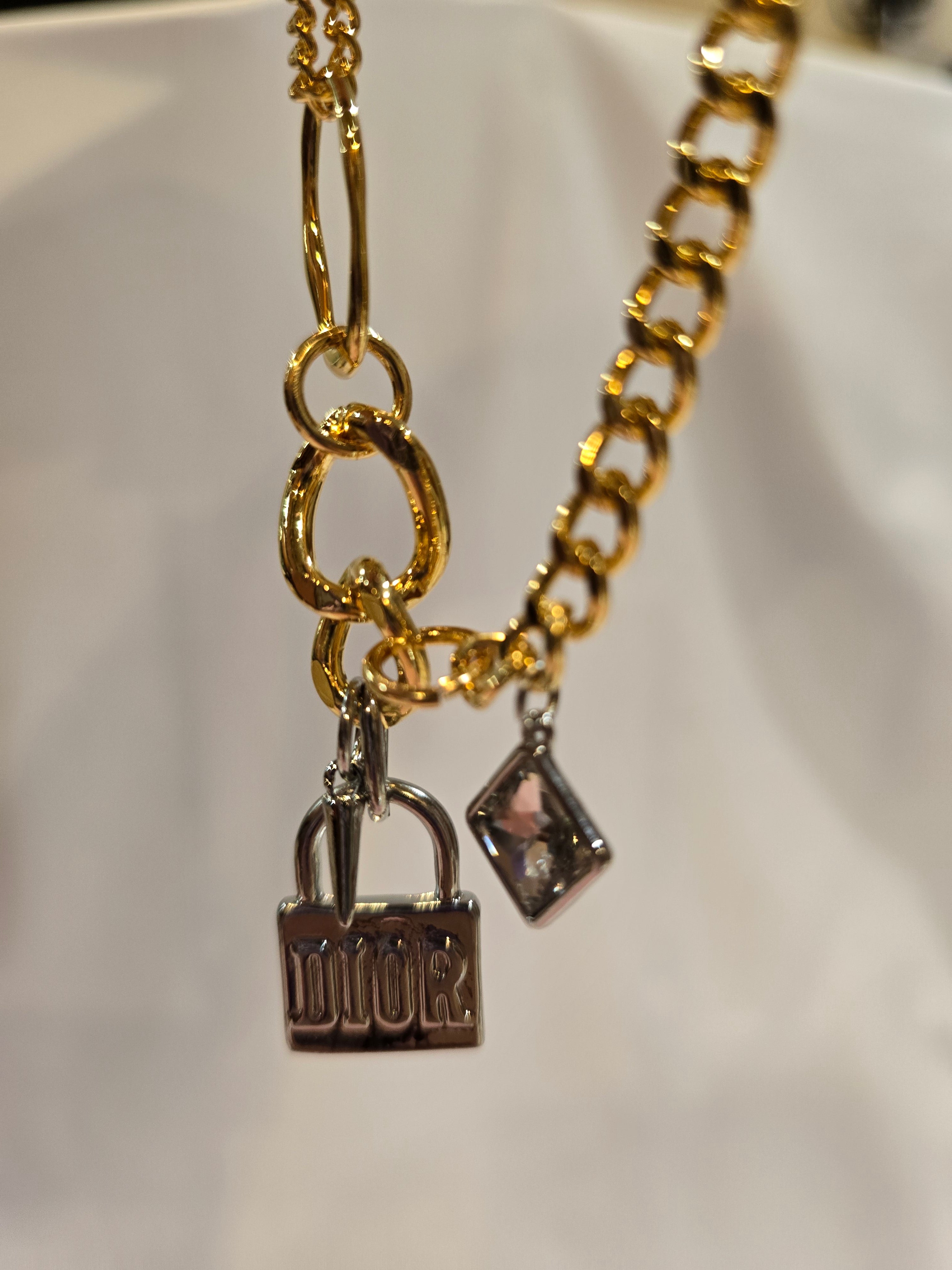 DI0R necklace