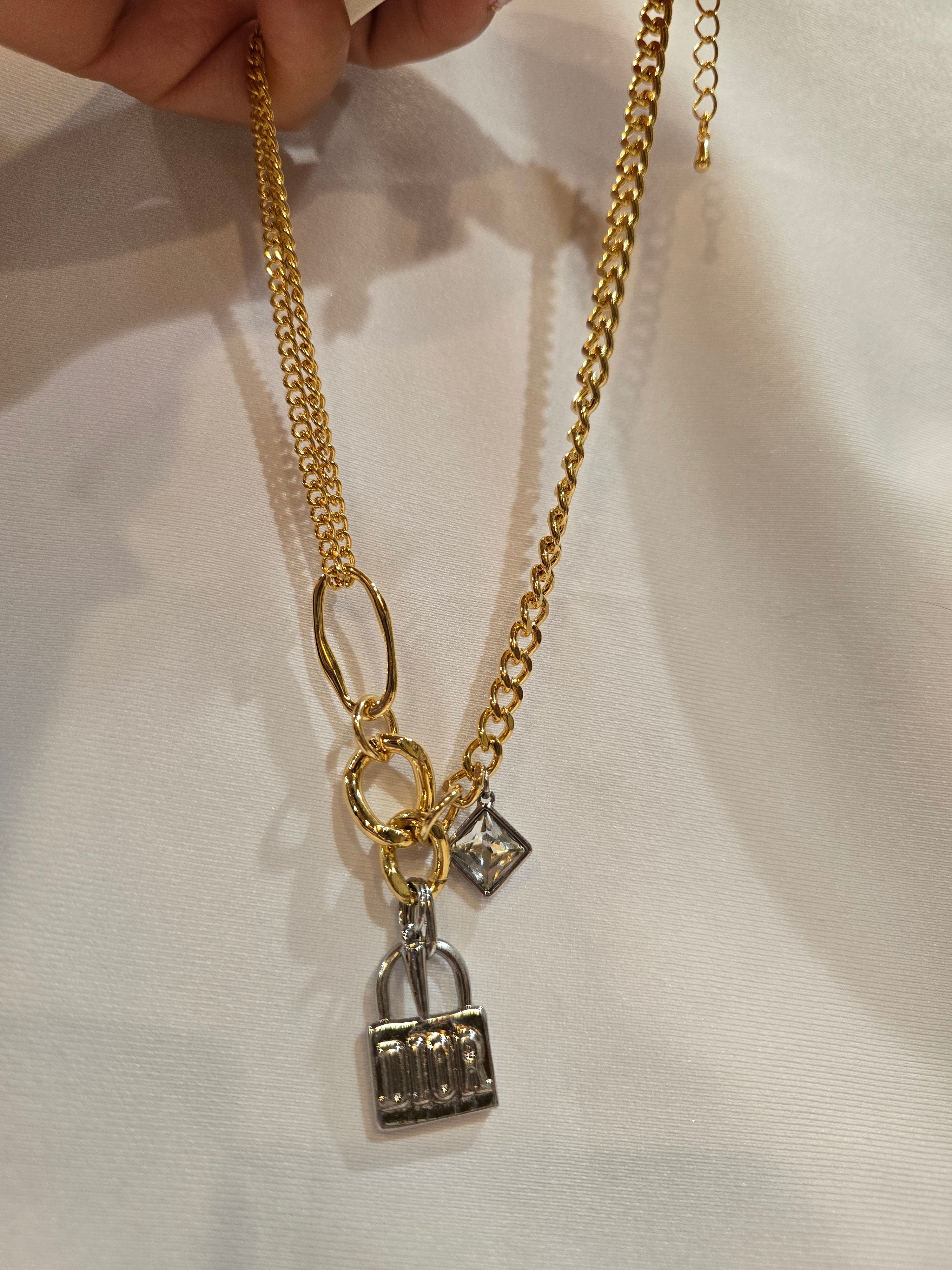 DI0R necklace